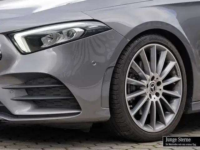 Mercedes-Benz A 220