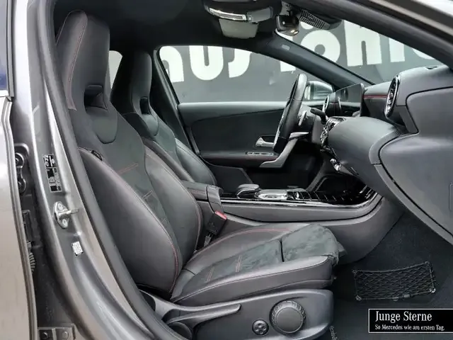 Mercedes-Benz A 220