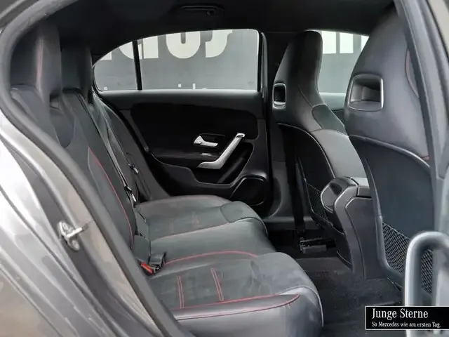 Mercedes-Benz A 220