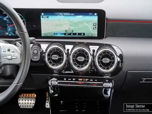 Mercedes-Benz A 220