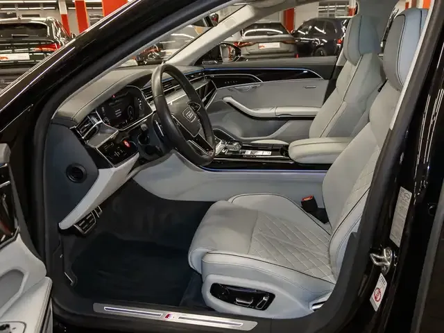 Audi S8