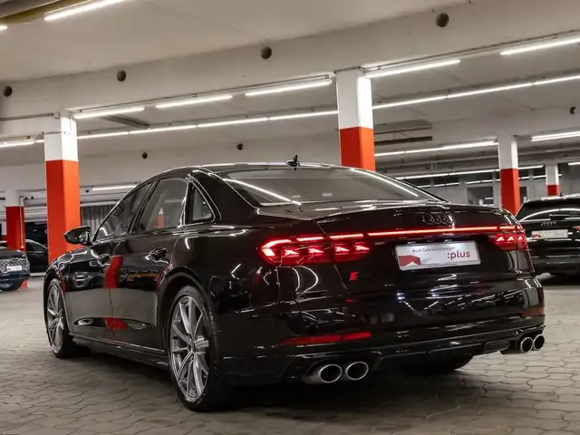 Audi S8