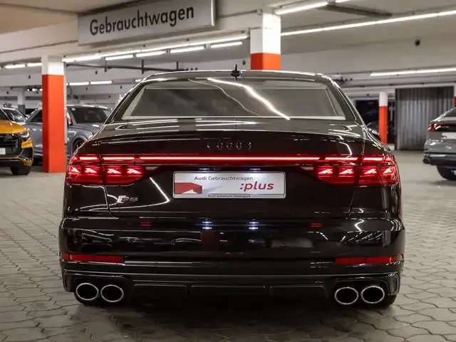 Audi S8