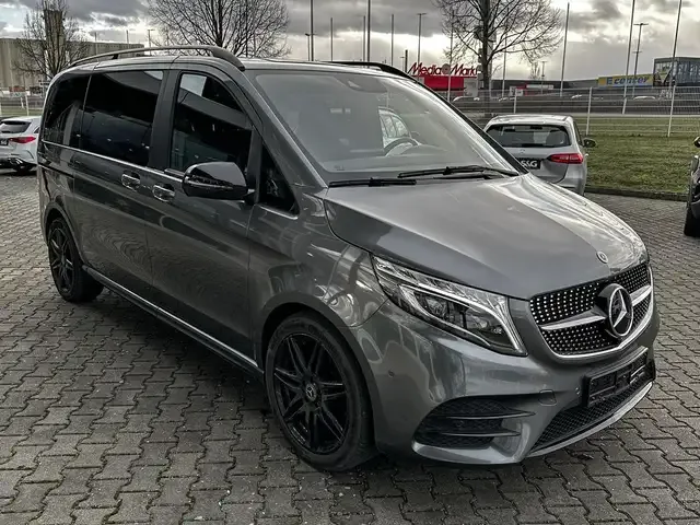Mercedes-Benz V 220