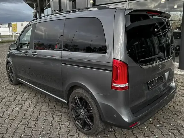 Mercedes-Benz V 220