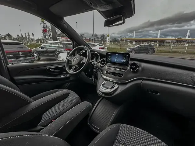Mercedes-Benz V 220