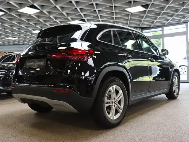 Mercedes-Benz GLA 180