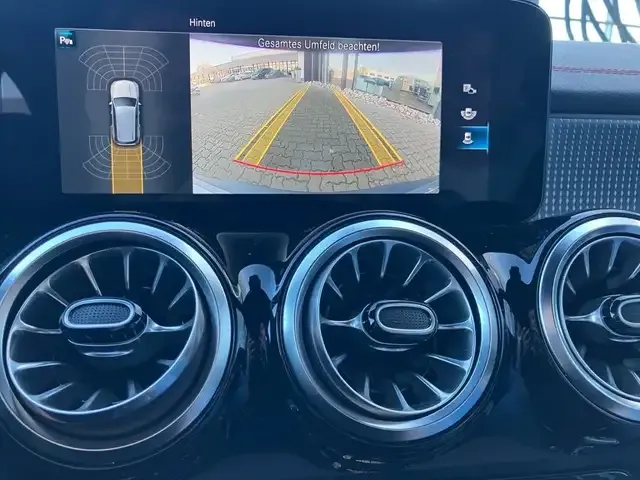 Mercedes-Benz EQB 300