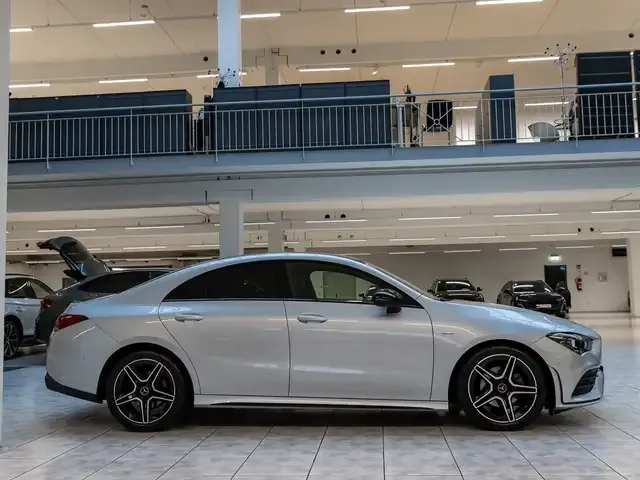 Mercedes-Benz CLA 200