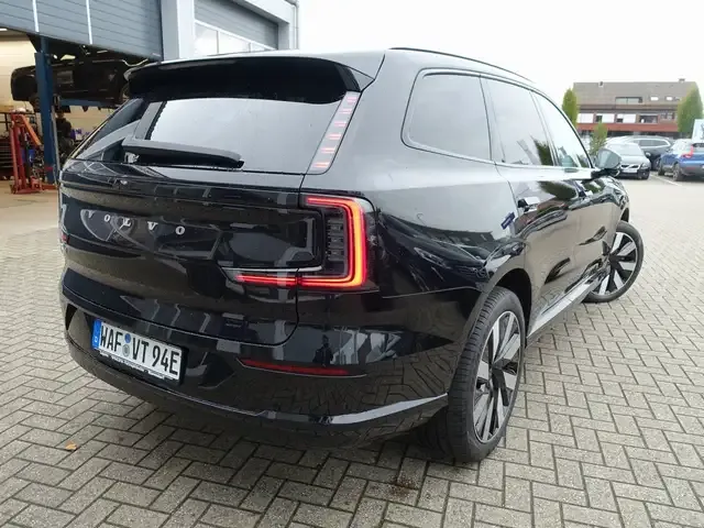 Volvo EX90