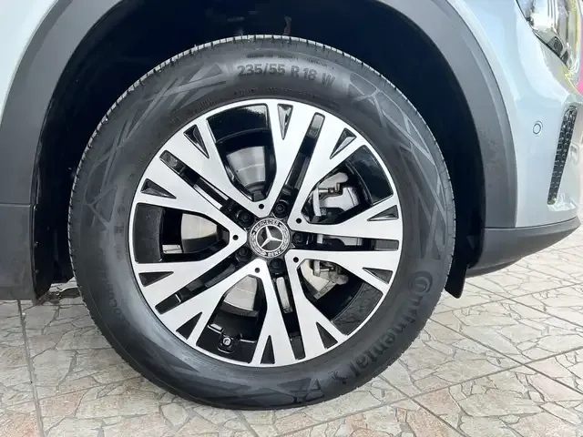 Mercedes-Benz GLB 200