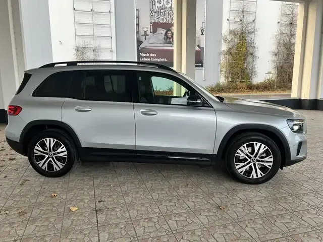 Mercedes-Benz GLB 200