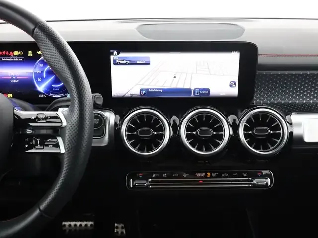 Mercedes-Benz EQB 350