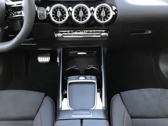 Mercedes-Benz GLA 220