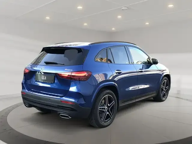 Mercedes-Benz GLA 220
