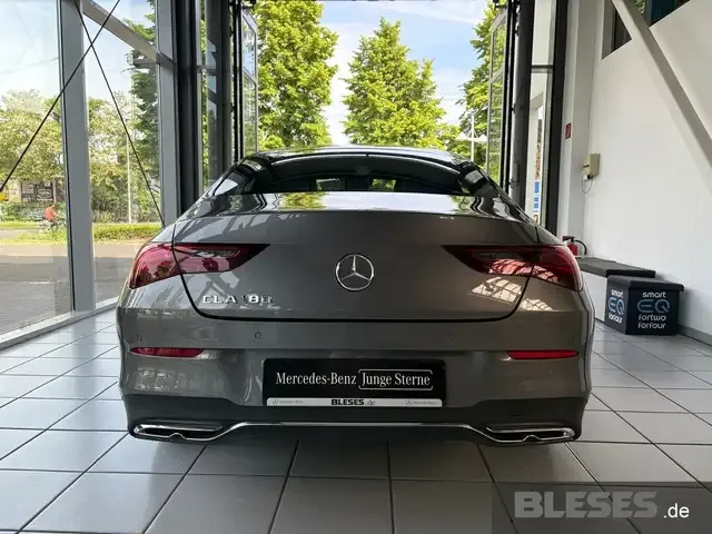 Mercedes-Benz CLA 180