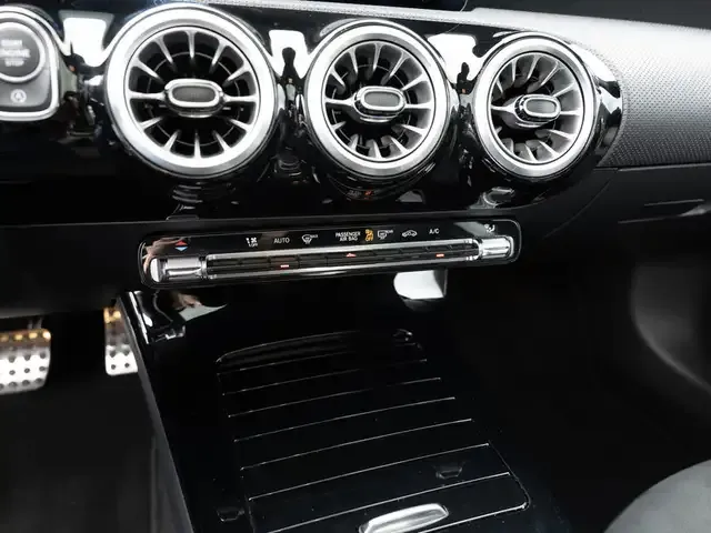 Mercedes-Benz CLA 220