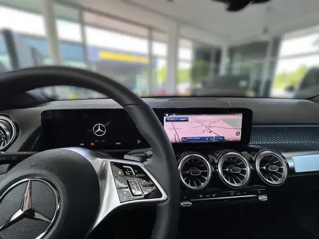 Mercedes-Benz GLB 220