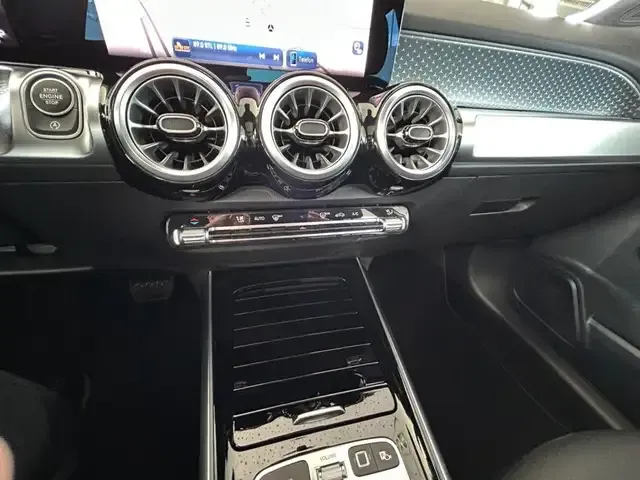 Mercedes-Benz GLB 220