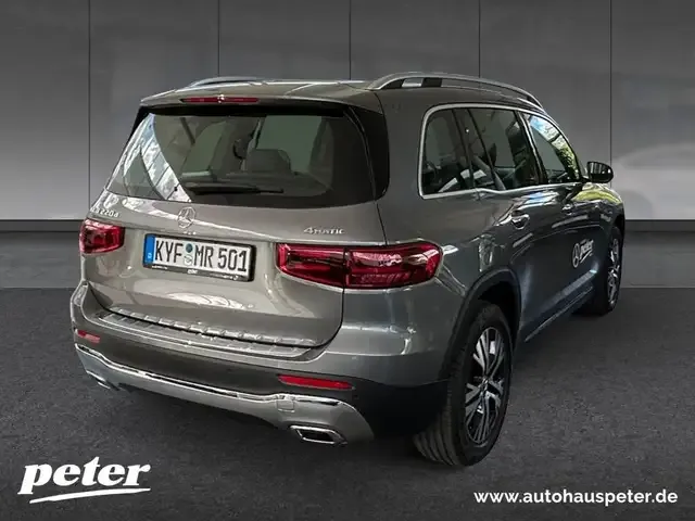 Mercedes-Benz GLB 220