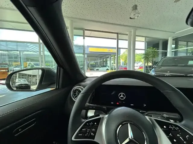 Mercedes-Benz GLB 220