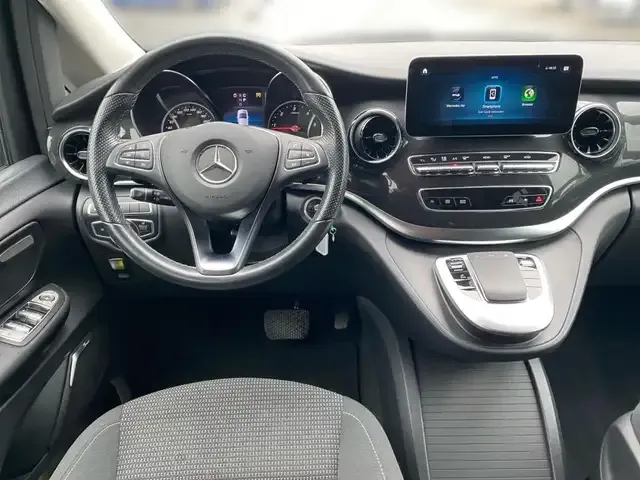 Mercedes-Benz V 220
