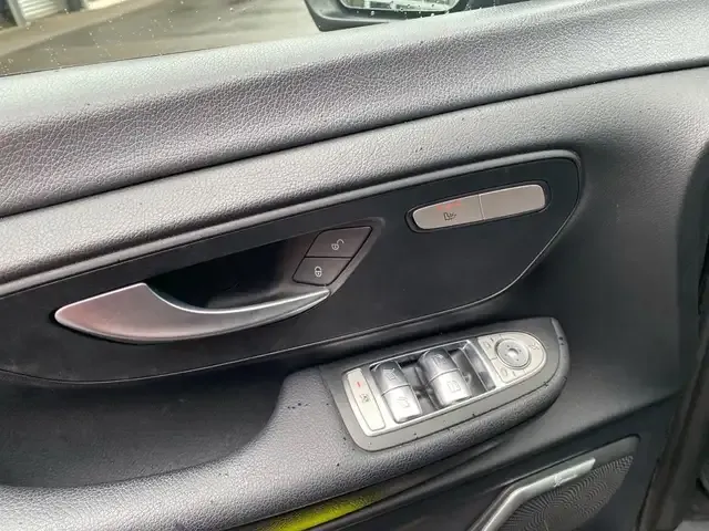 Mercedes-Benz V 220