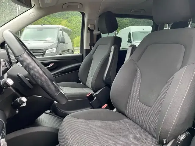 Mercedes-Benz V 220