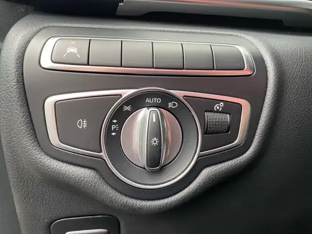 Mercedes-Benz V 220