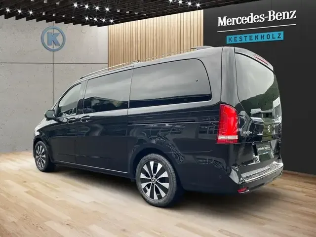 Mercedes-Benz V 220