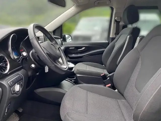 Mercedes-Benz V 220
