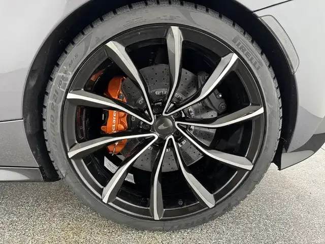 McLaren GT