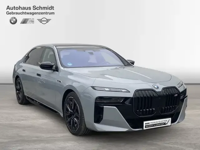 BMW i7