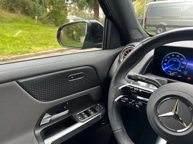 Mercedes-Benz EQB 300