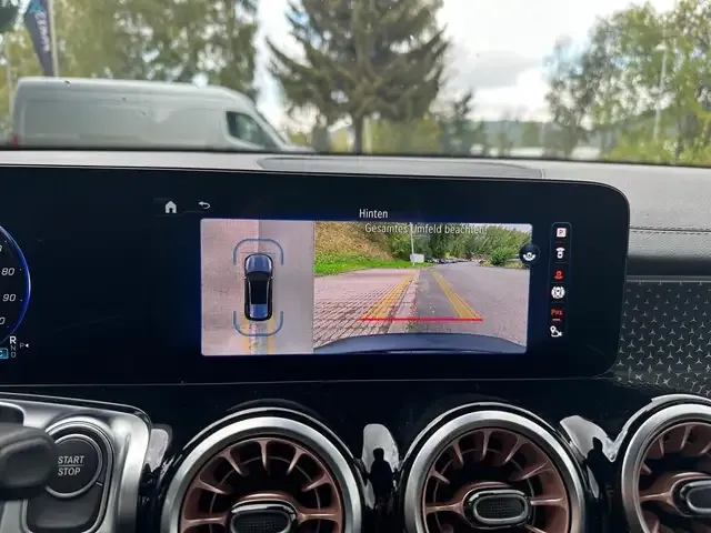 Mercedes-Benz EQB 300