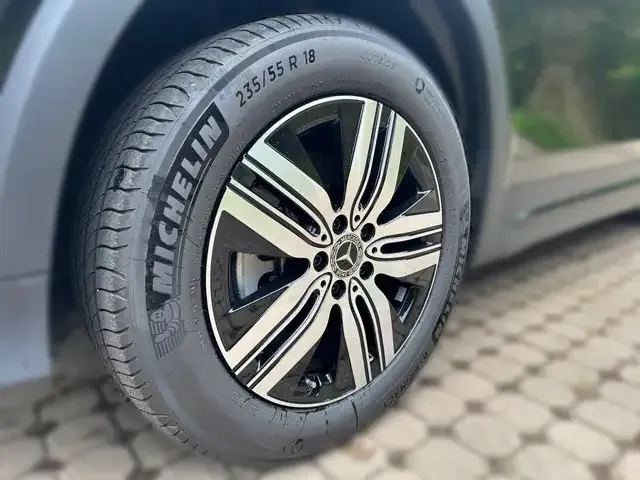Mercedes-Benz EQB 300