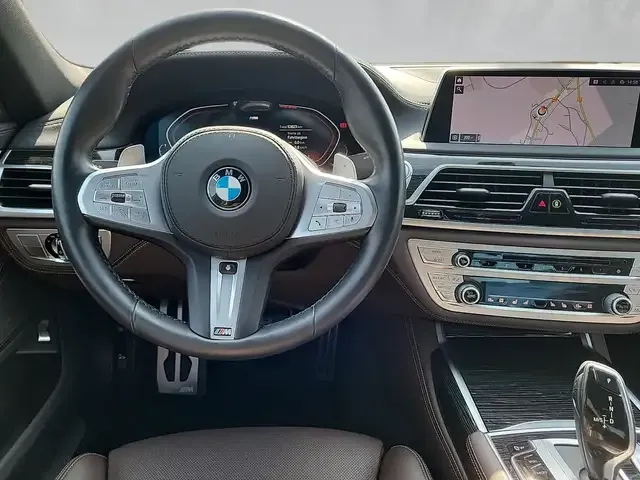 BMW 750