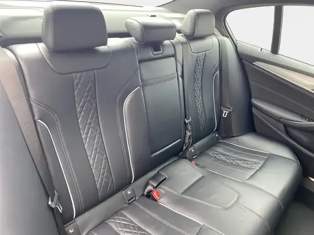 BMW M550