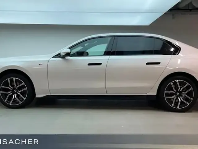 BMW 740