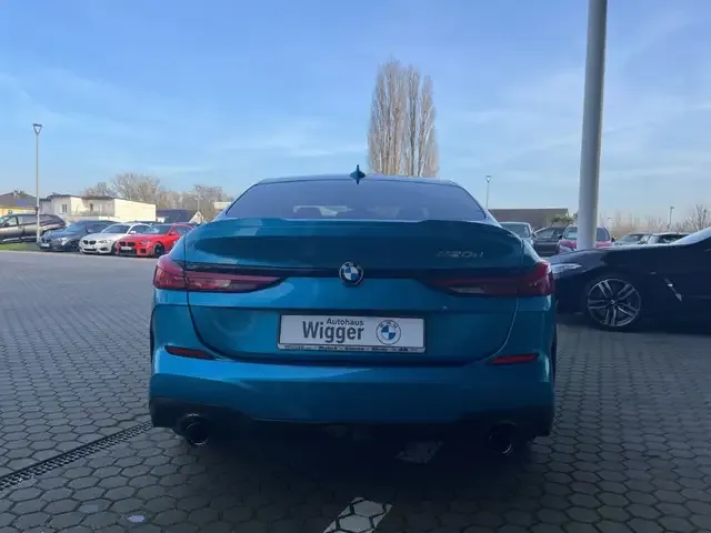 BMW 220