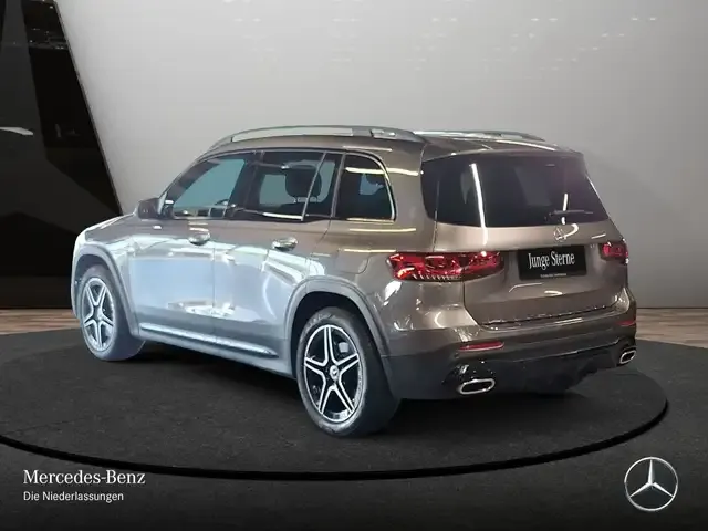 Mercedes-Benz GLB 220