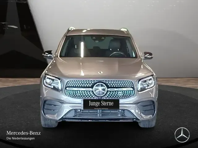 Mercedes-Benz GLB 220