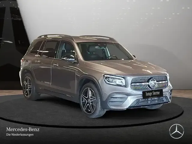 Mercedes-Benz GLB 220