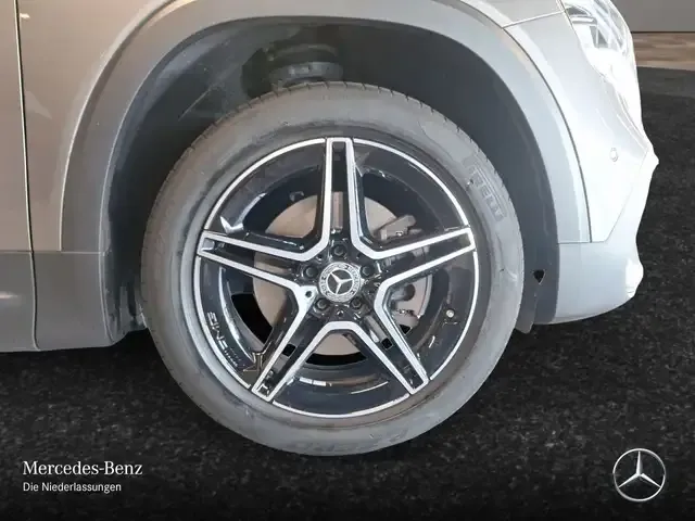 Mercedes-Benz GLB 220