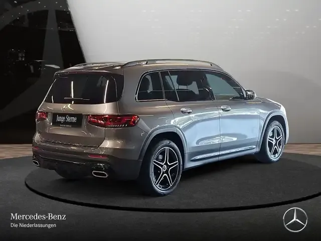Mercedes-Benz GLB 220