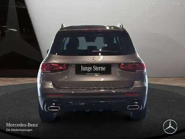Mercedes-Benz GLB 220