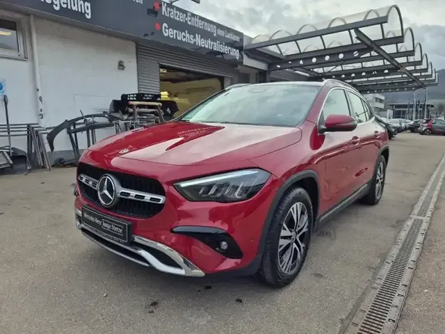 Mercedes-Benz GLA 220