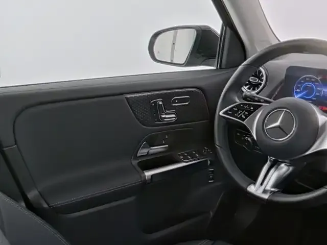 Mercedes-Benz EQB 300