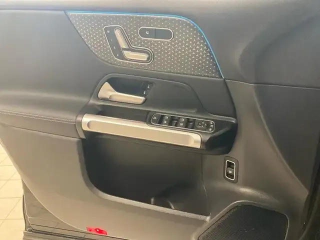 Mercedes-Benz EQB 300