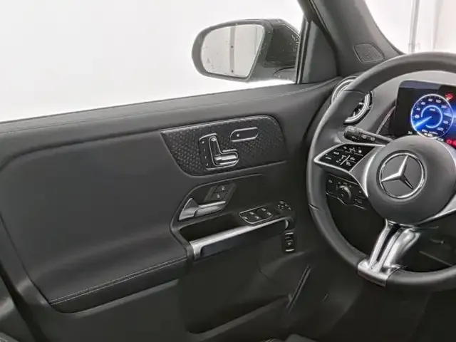 Mercedes-Benz EQB 300